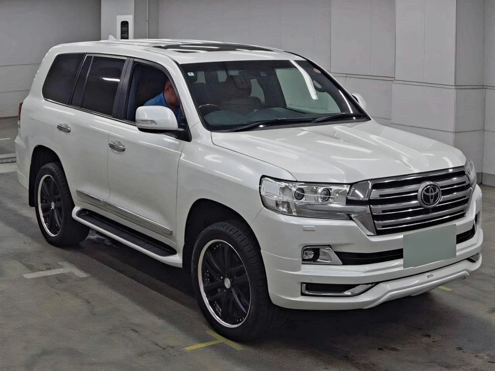2020 Toyota Land Cruiser Prado, white