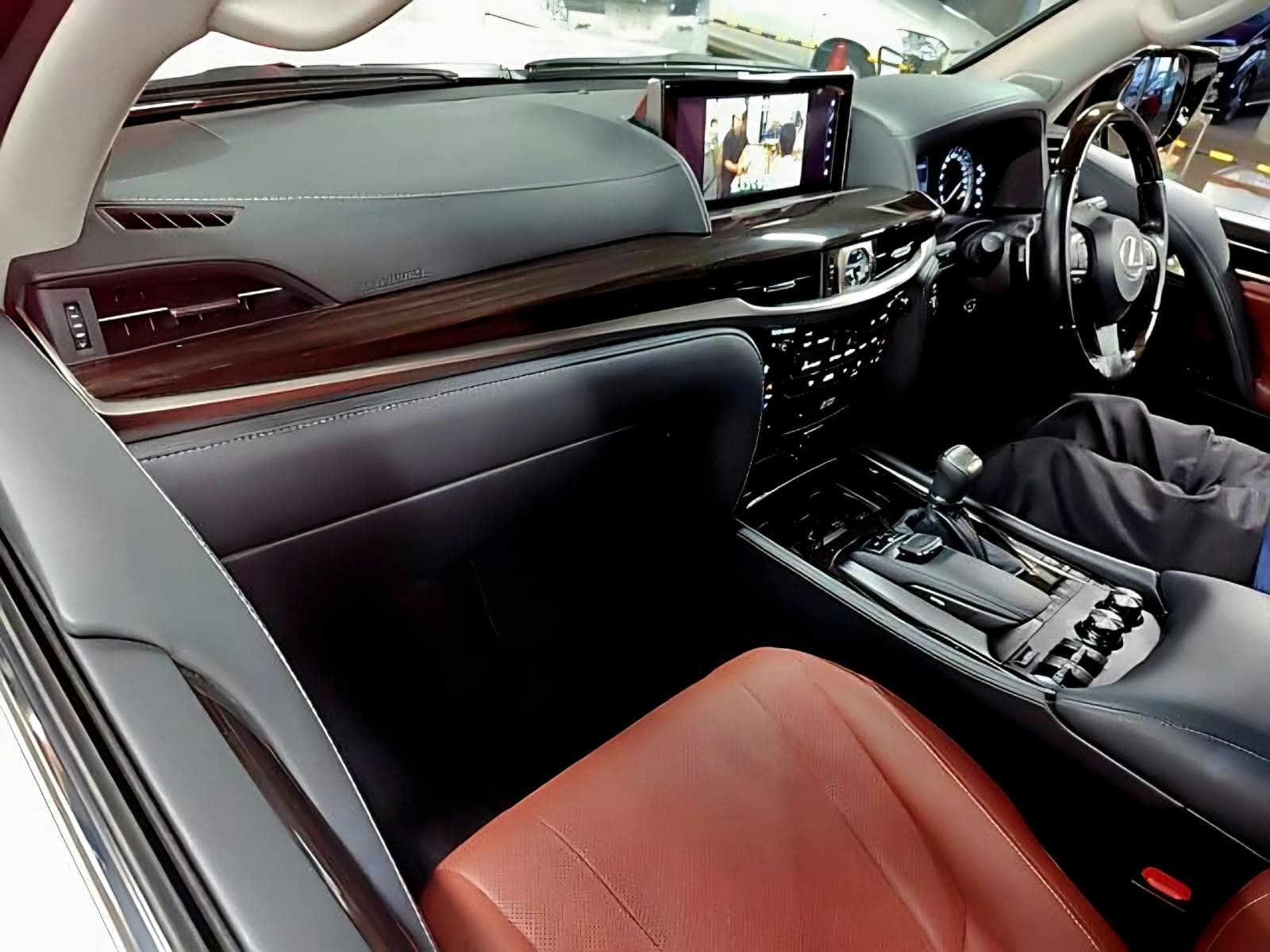 2020 Lexus LX, photo 5 of 6