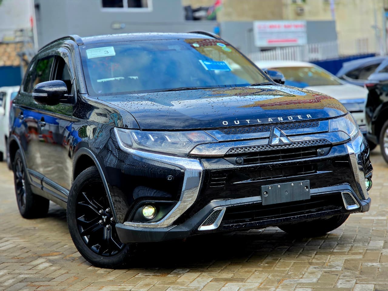 2020 Mitsubishi Outlander, black