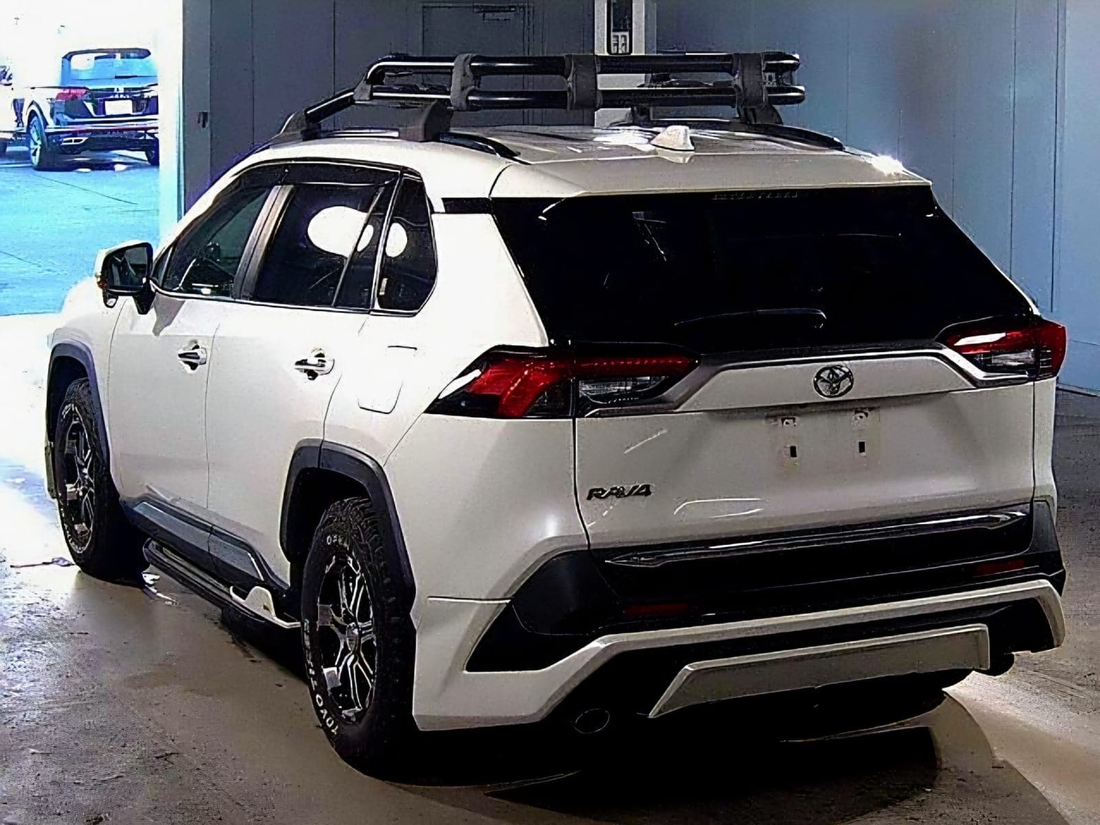 2020 Toyota Rav4, photo 2 of 6
