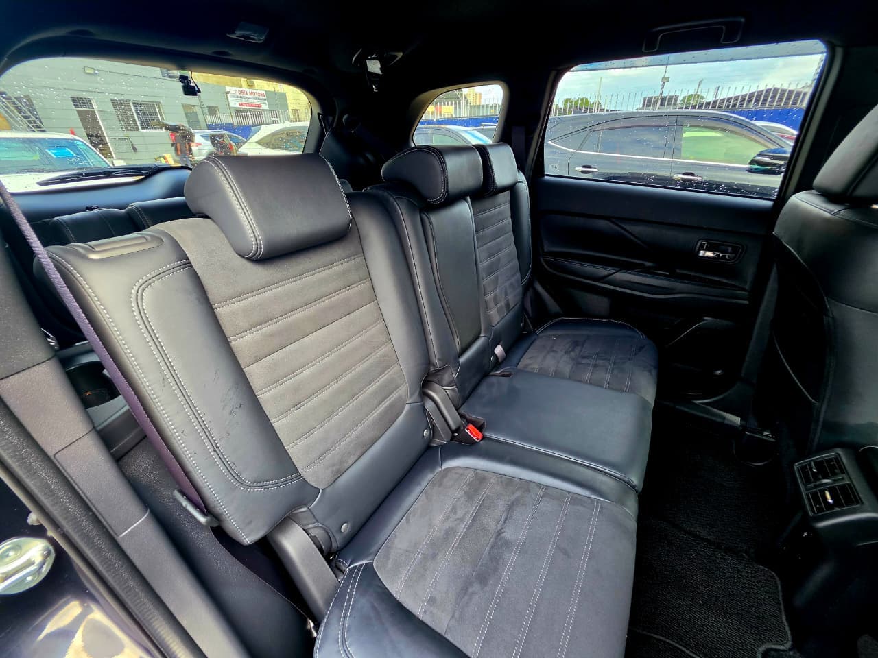 2020 Mitsubishi Outlander, photo 15 of 18