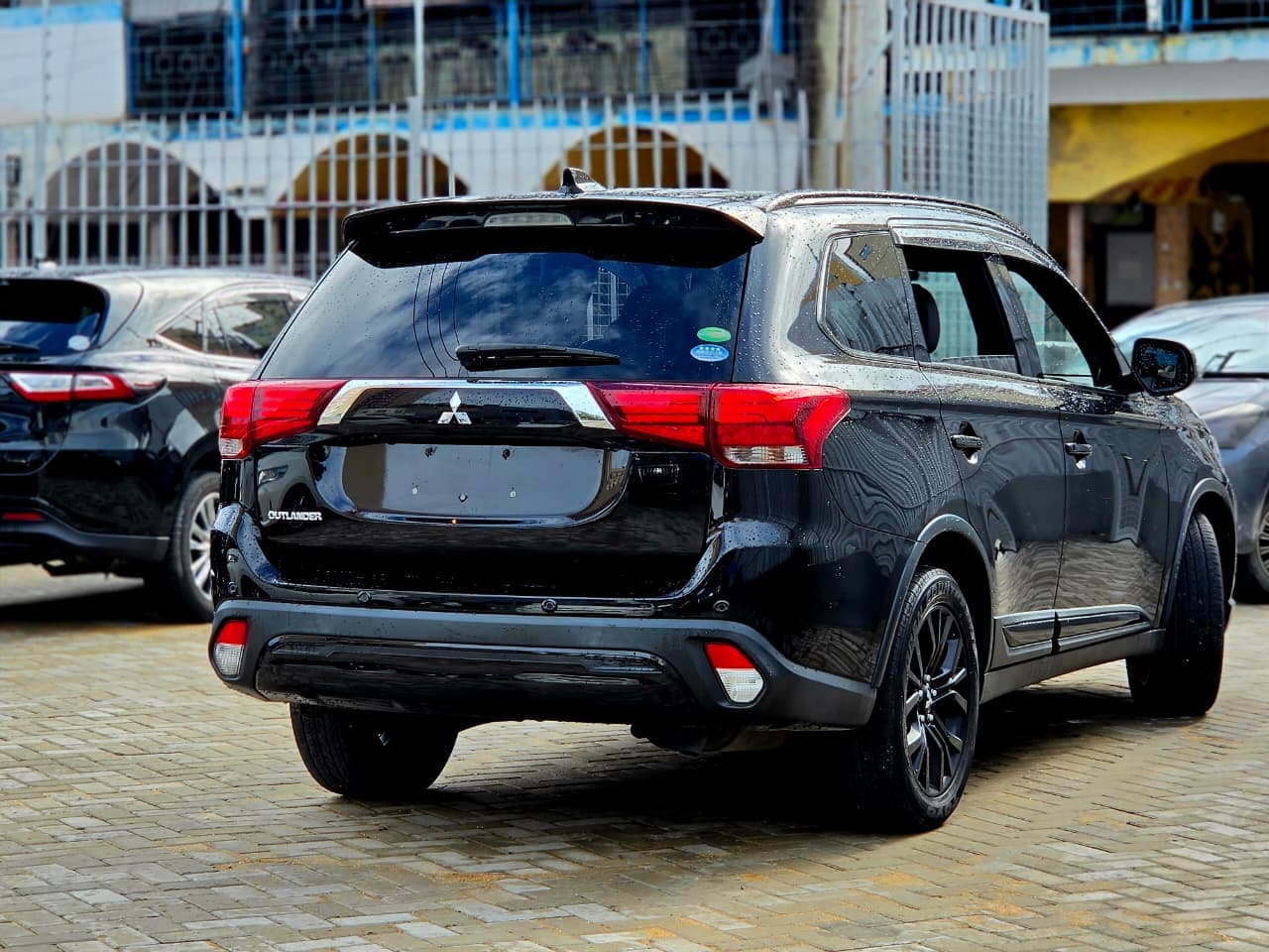 2020 Mitsubishi Outlander, photo 3 of 18