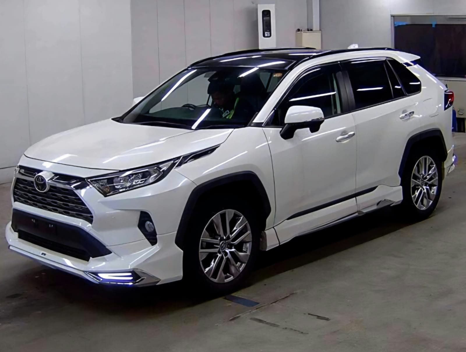 2020 Toyota Rav4, photo 4 of 6