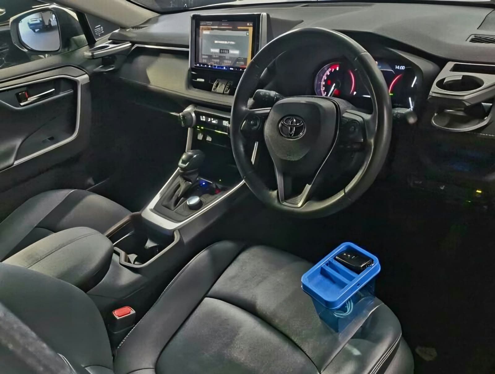2020 Toyota Rav4, photo 6 of 6