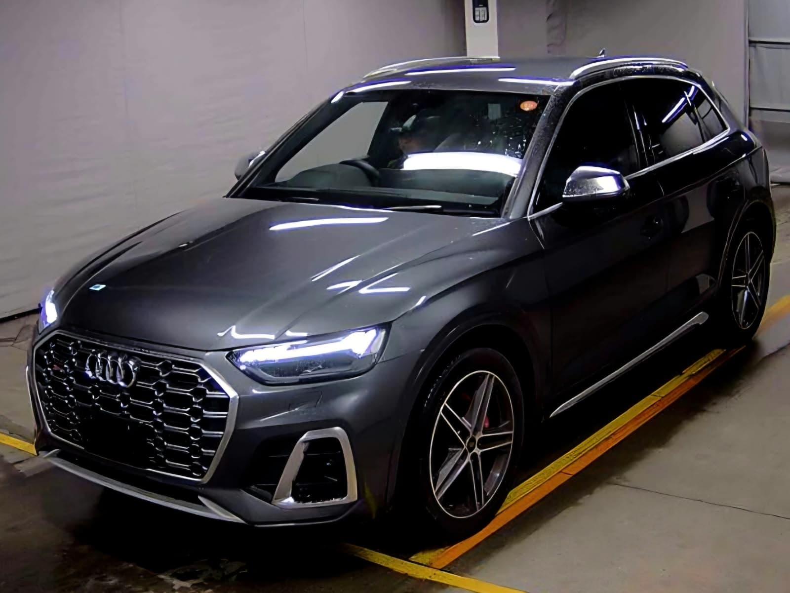 2021 AUDI SQ5, photo 4 of 6