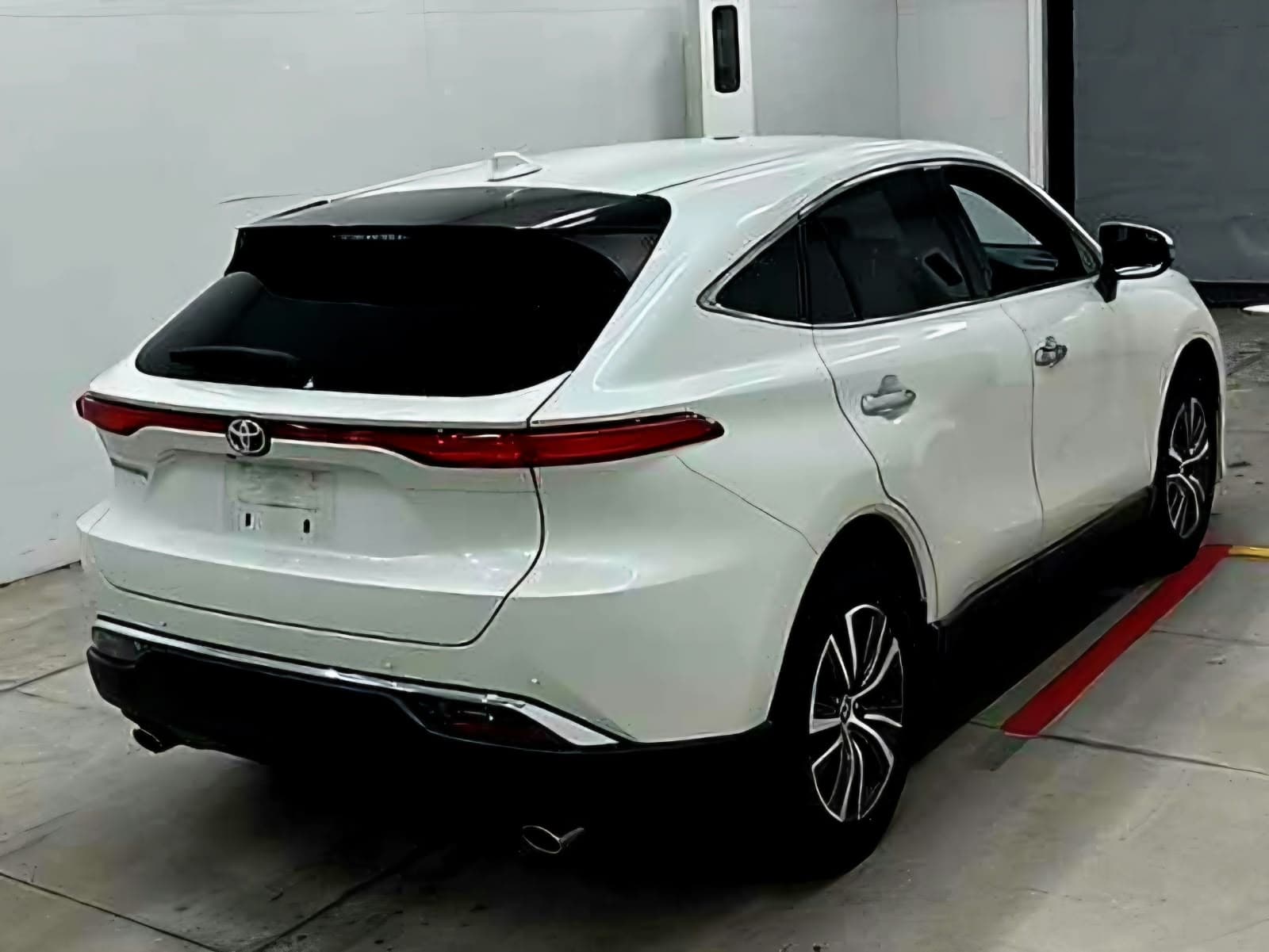 2020 Toyota Harrier, photo 2 of 10