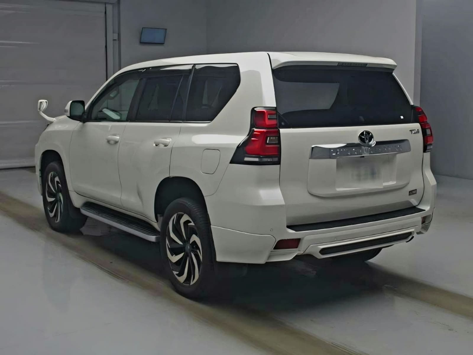 2020 Toyota Land Cruiser Prado, photo 2 of 13