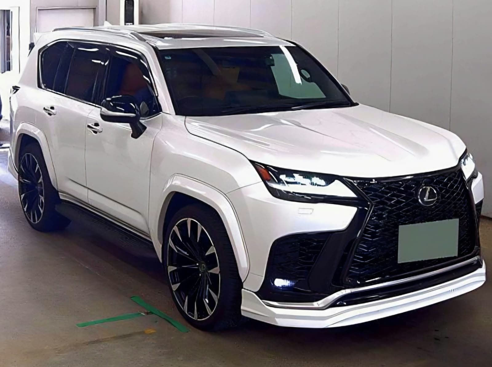2023 Lexus LX, photo 1 of 6