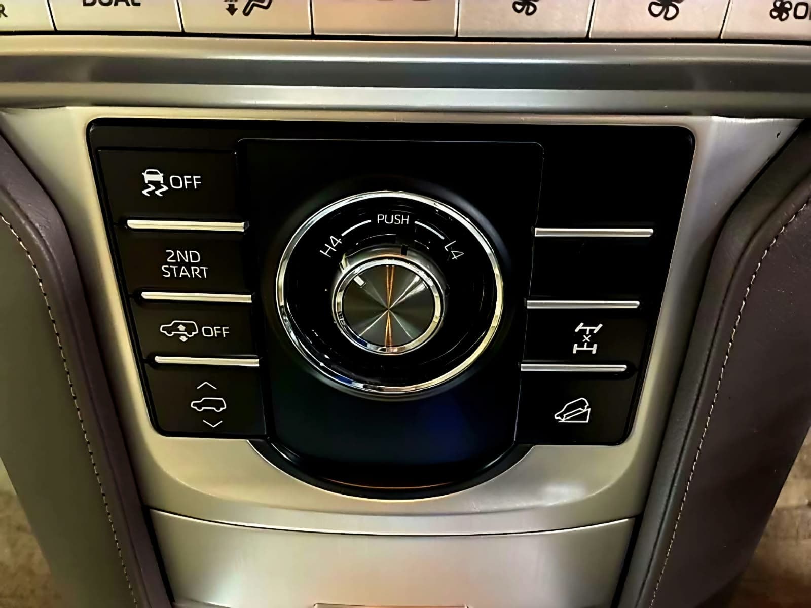 2020 Toyota Land Cruiser Prado, photo 11 of 13
