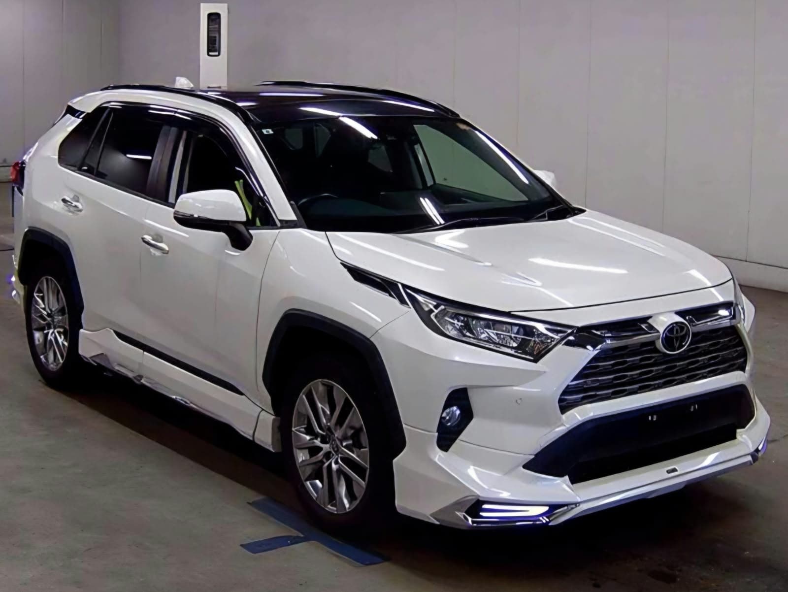 2020 Toyota Rav4, photo 1 of 6