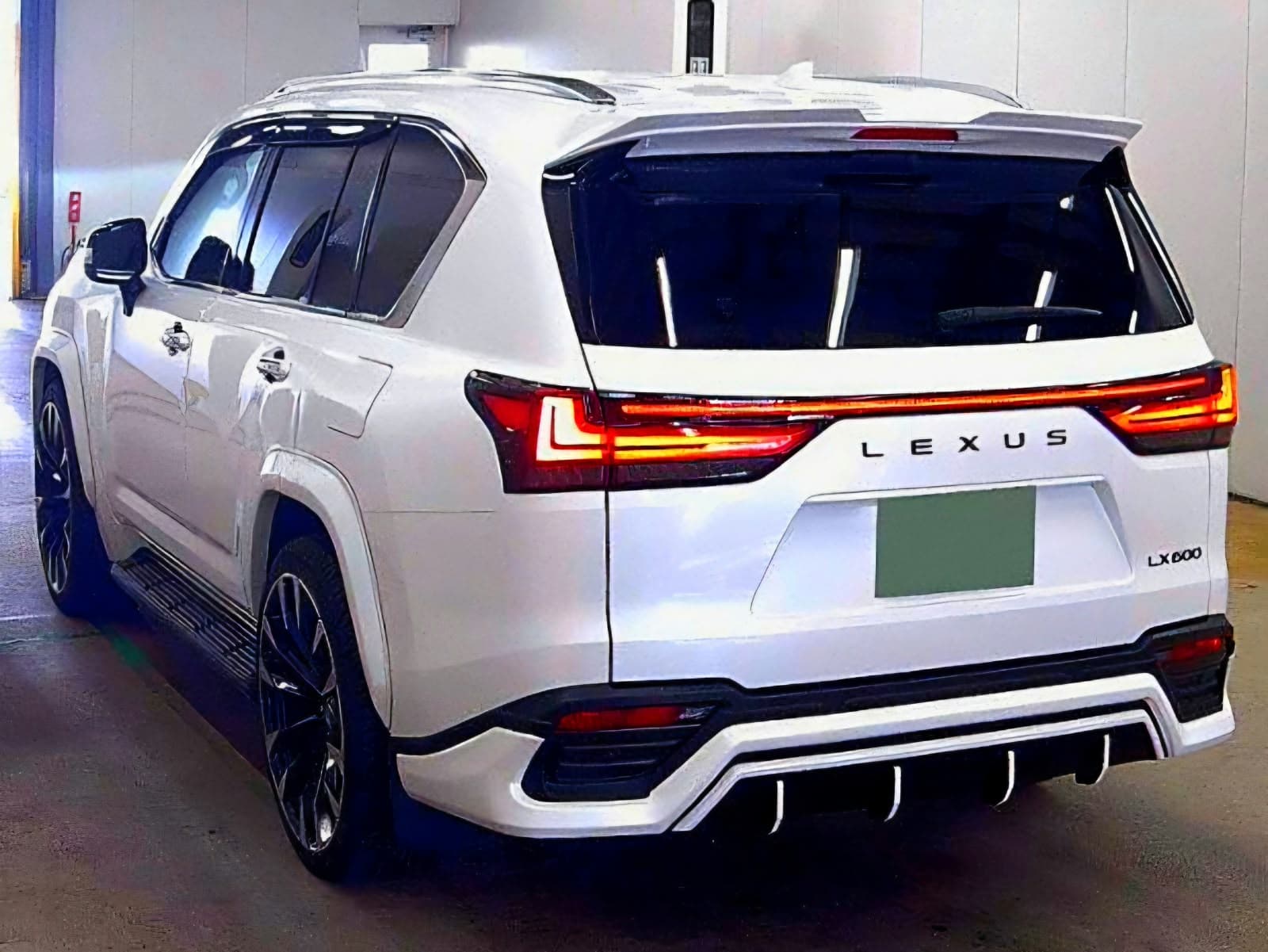 2023 Lexus LX, photo 2 of 6