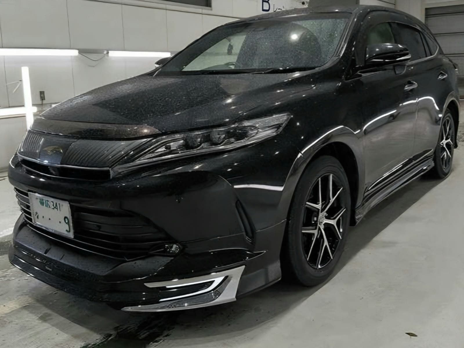 2020 Toyota Harrier, black