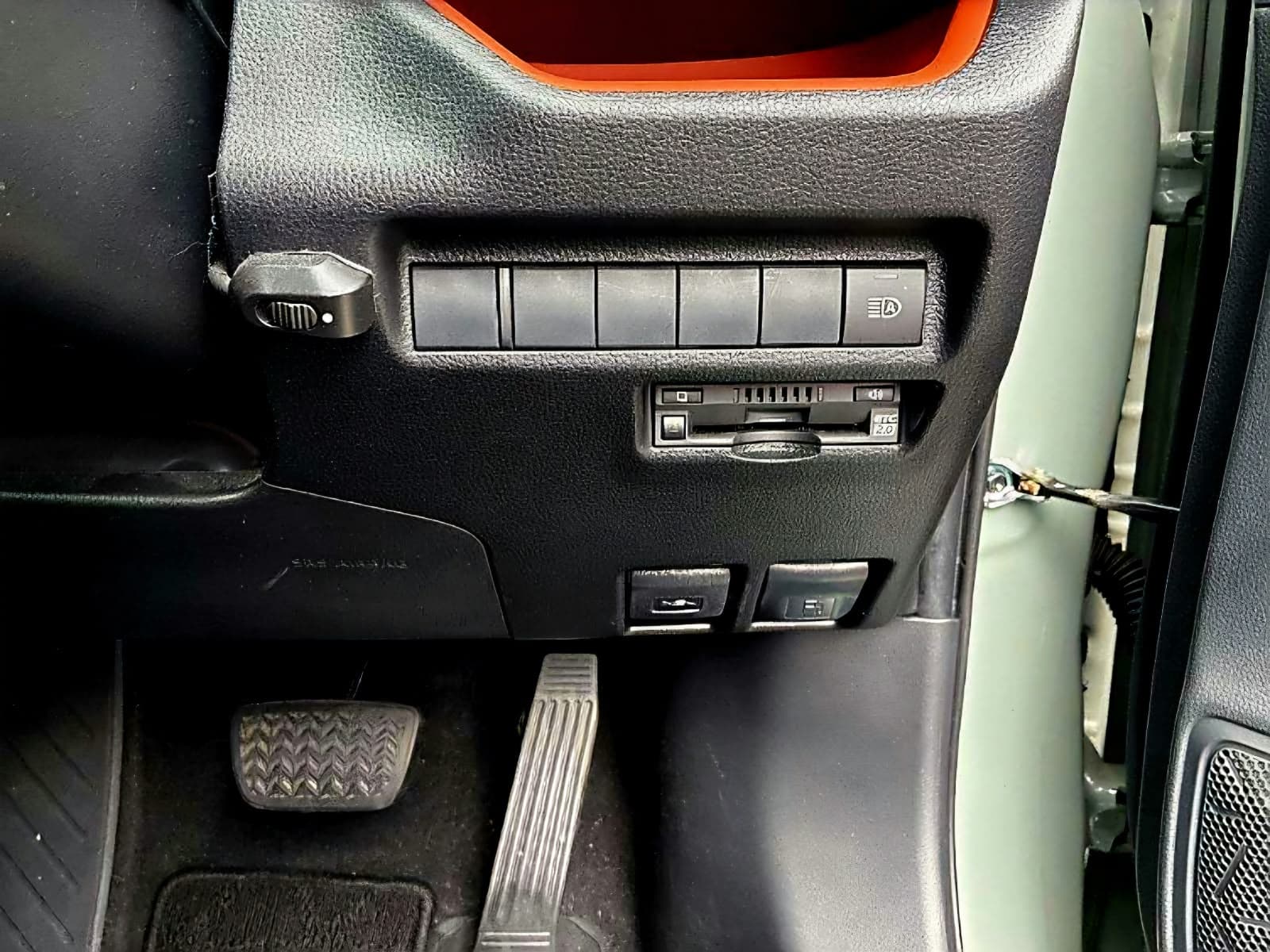 2020 Toyota Rav4, photo 8 of 9