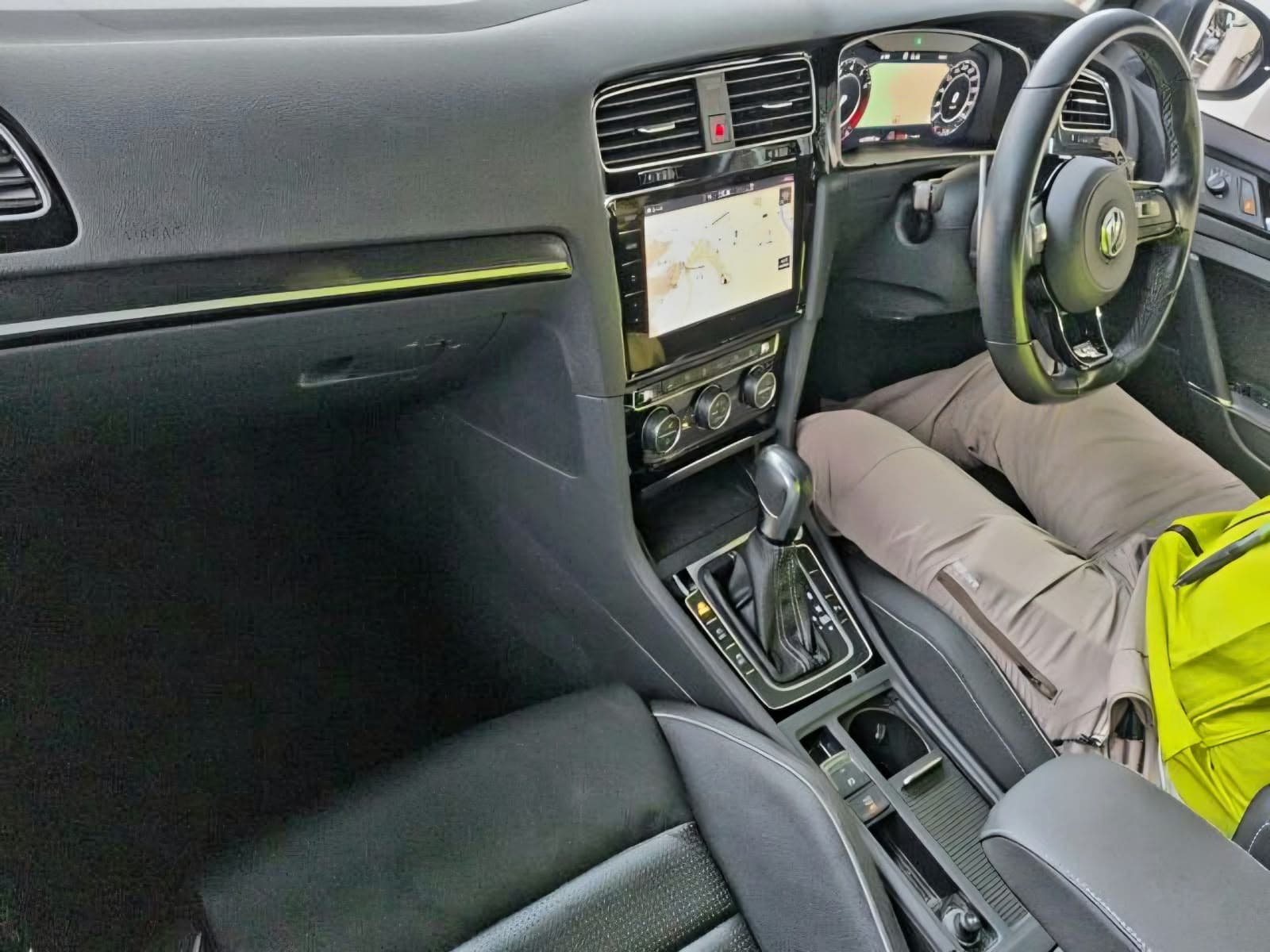 2020 Volkswagen Golf, photo 4 of 6