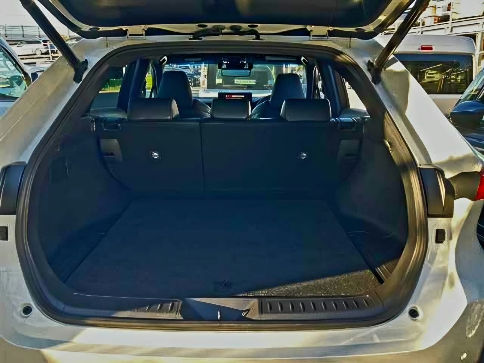 2020 Toyota Harrier, photo 3 of 10