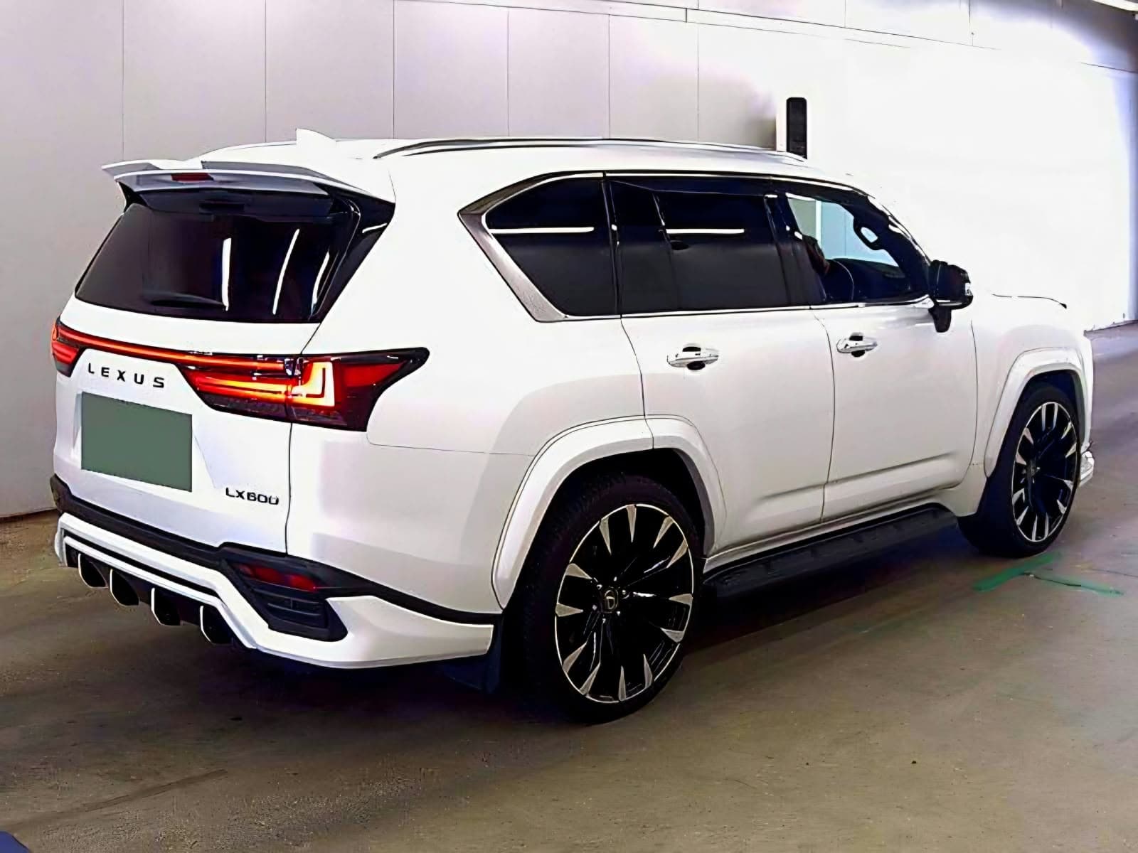 2023 Lexus LX, photo 5 of 6