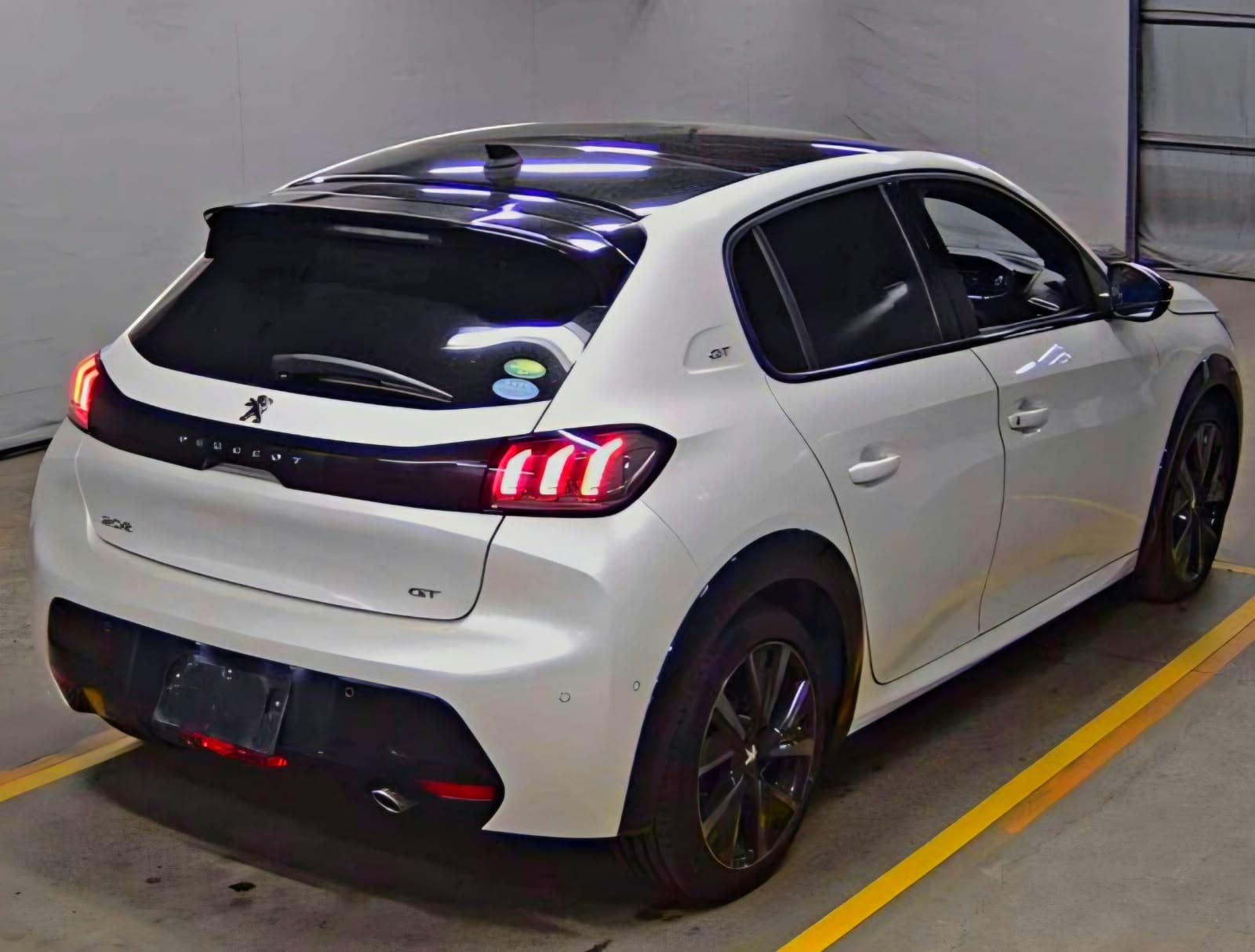 2021 Peugeot 208, photo 2 of 6